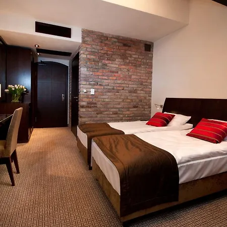 ホテル Remes オパレニツァ