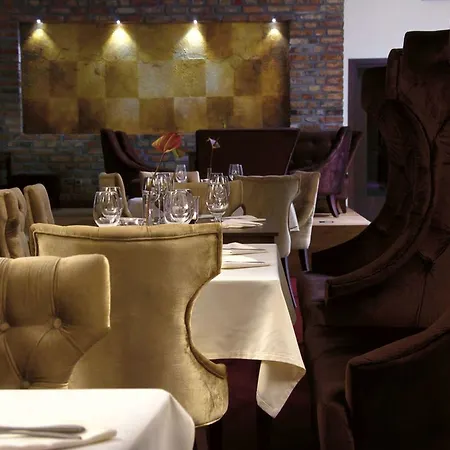 Remes ホテル オパレニツァ