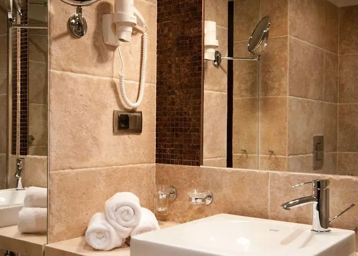 雷梅斯酒店 酒店